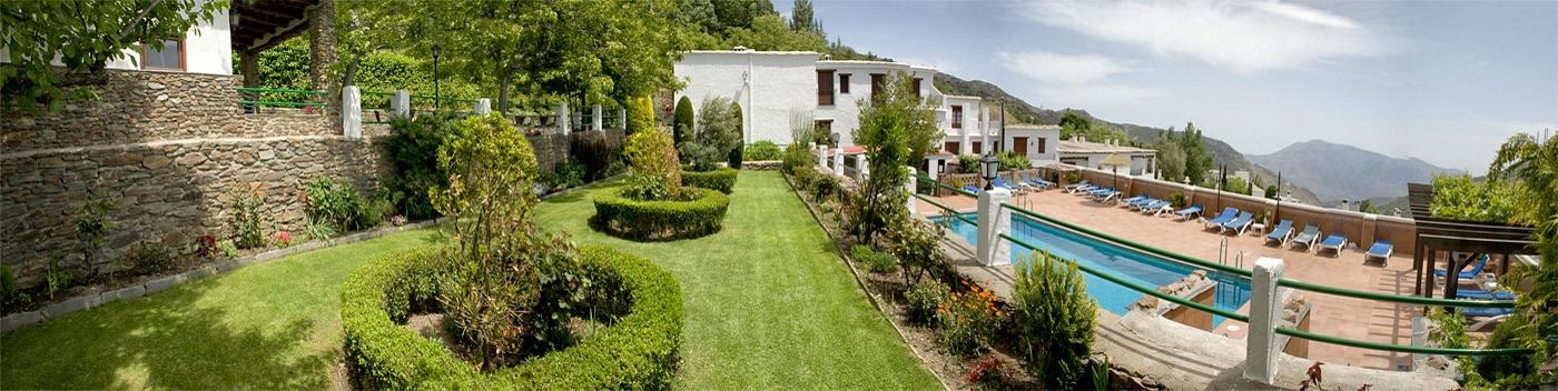 Jardines panorámicos de la finca en la Alpujarra